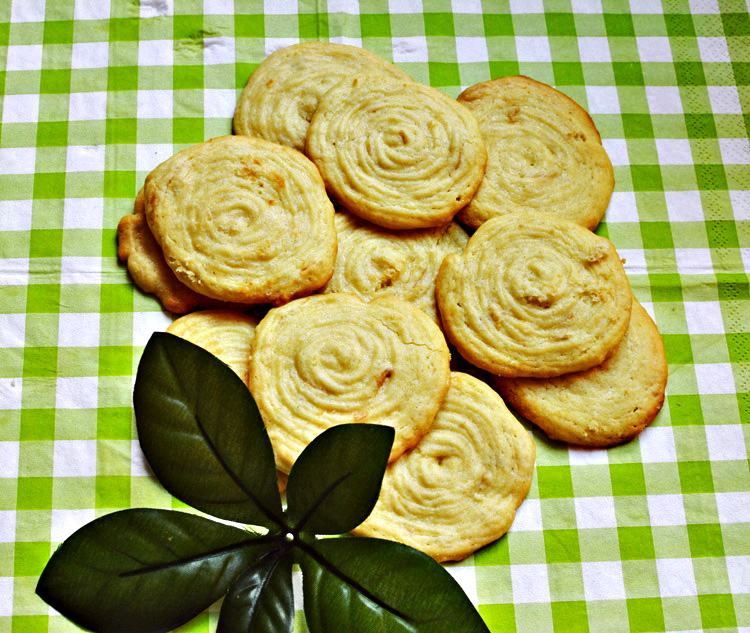 Rose flavoured rose&nbsp;cookies
